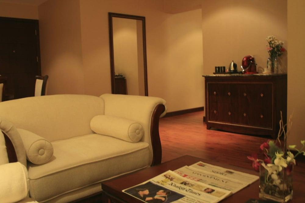 Trianon Royal Hotel Abu Dhabi