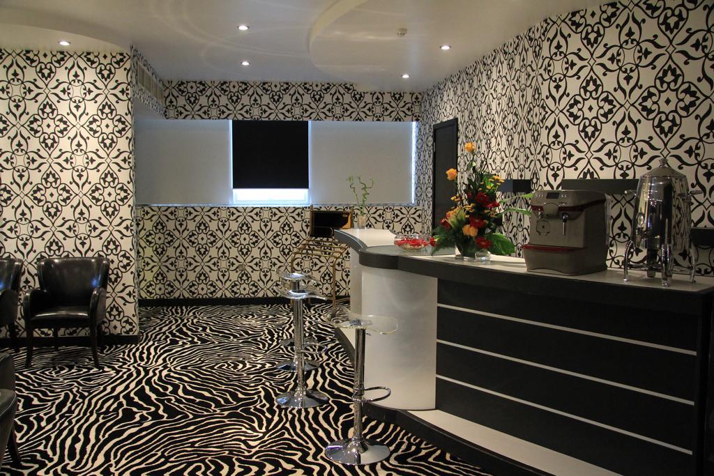 Trianon Royal Hotel *