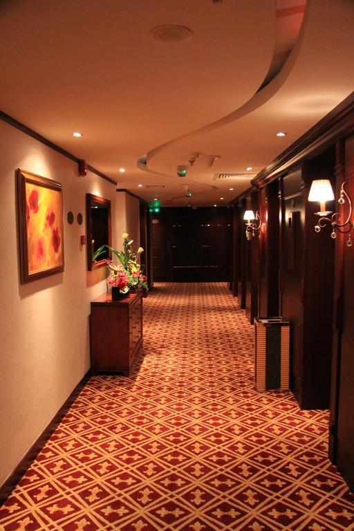 Trianon Royal Готель