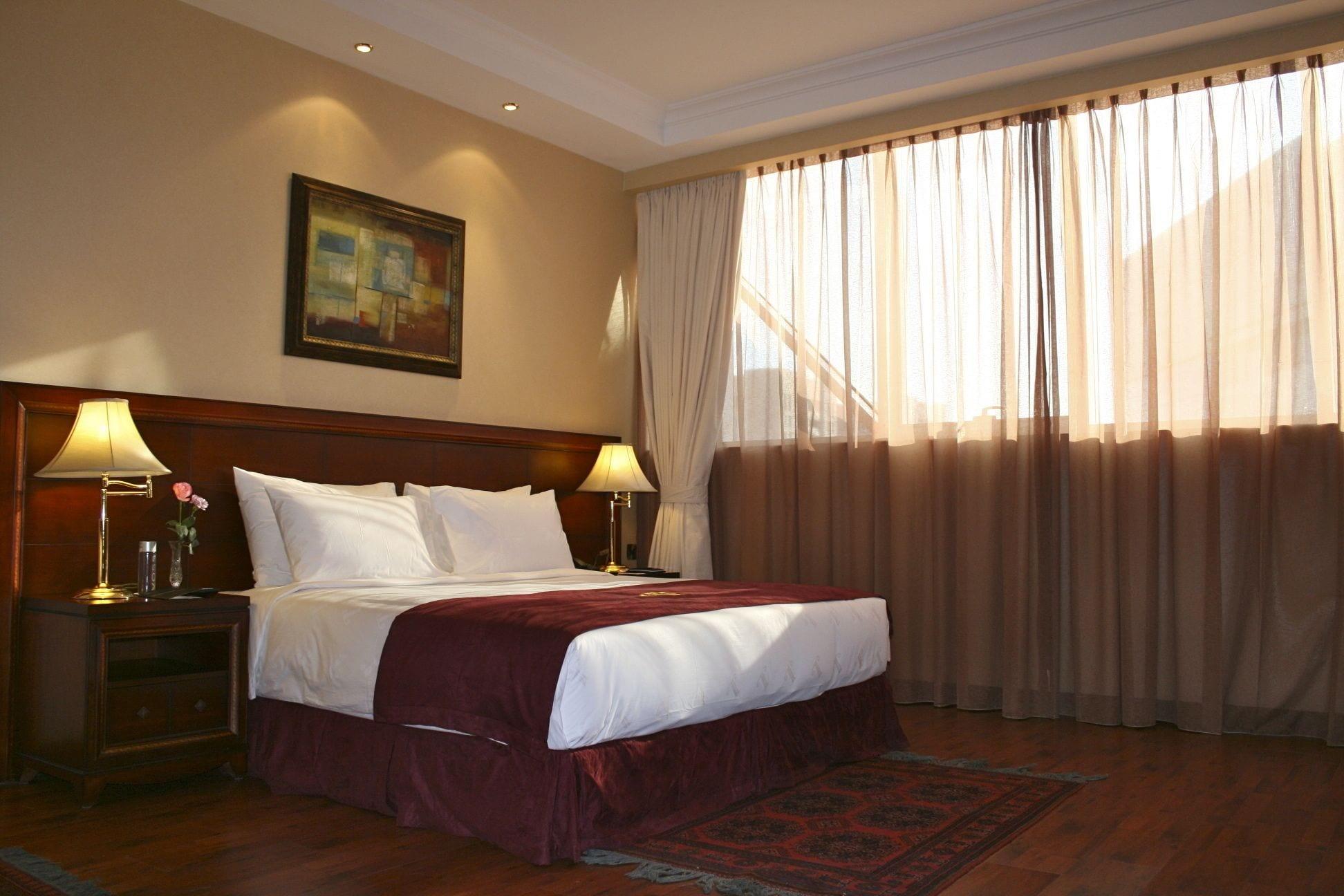Trianon Royal Готель *