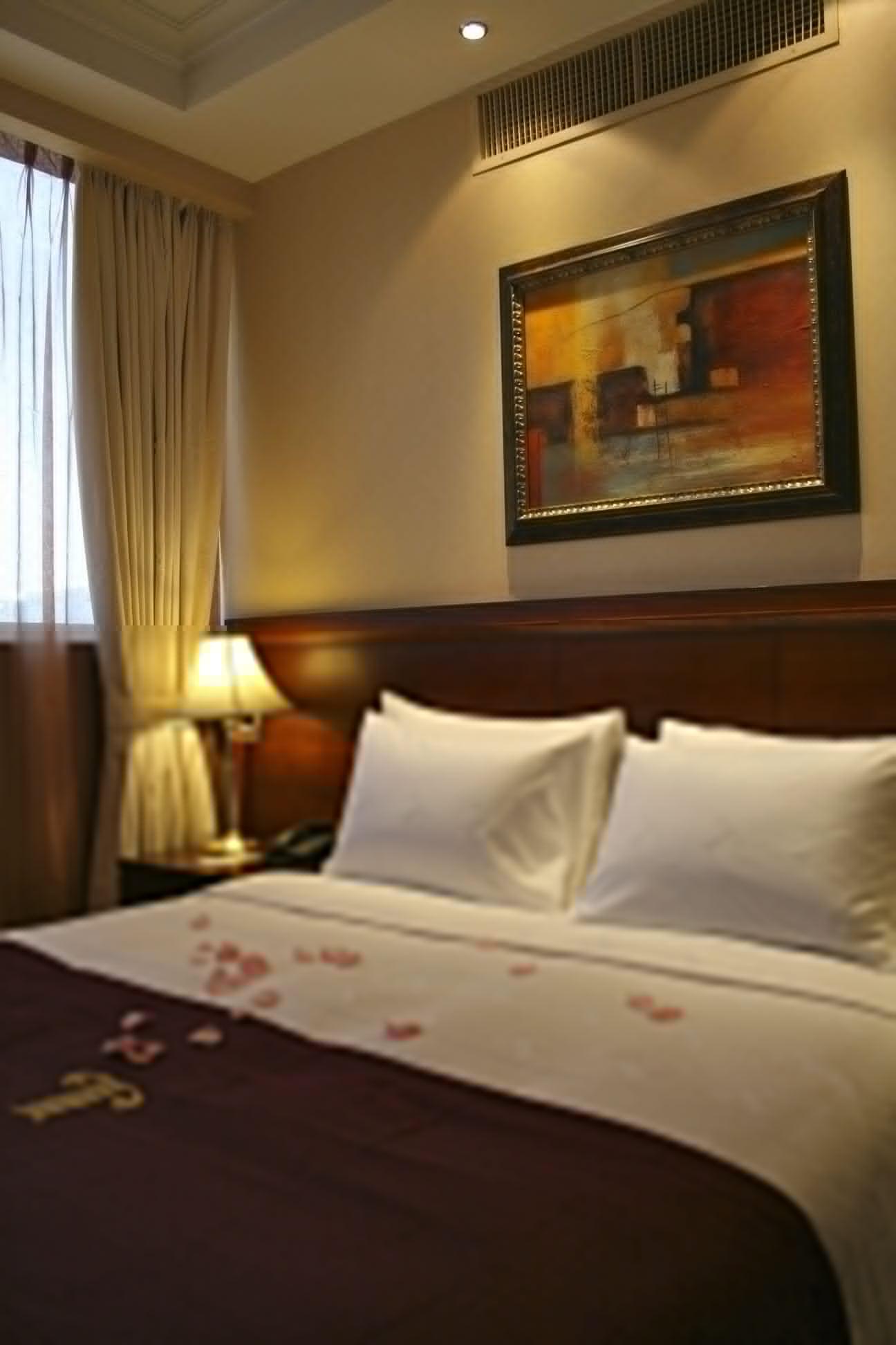 Trianon Royal Hotel *